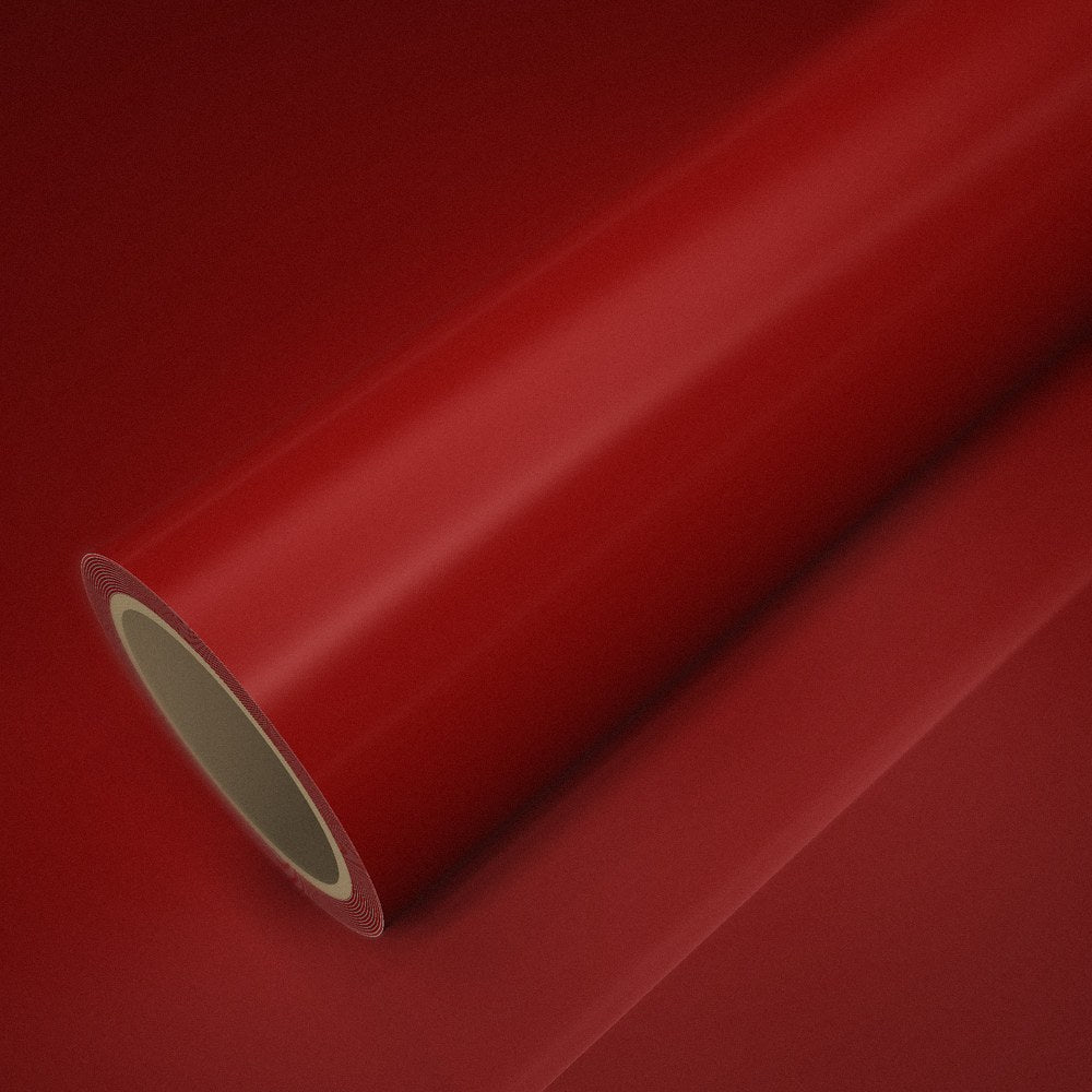 Rotolo di pellicola rosso lucido su un foglio della stessa pellicola