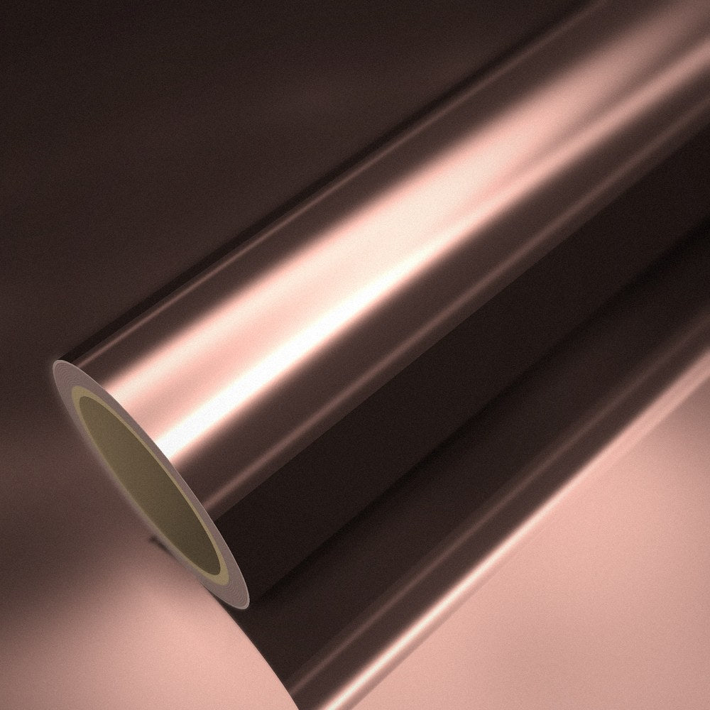 Rotolo di pellicola cromata oro rosa su un foglio della stessa pellicola