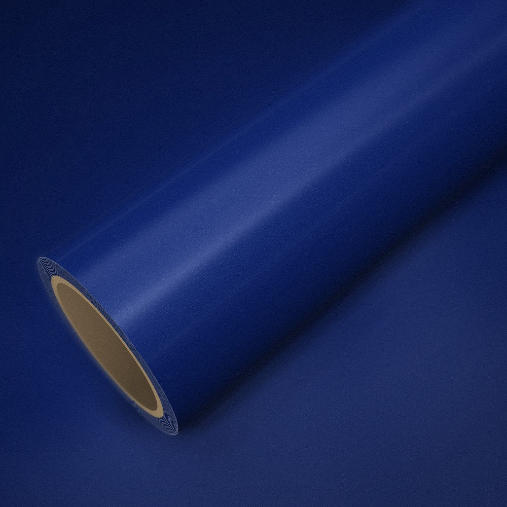 Rotolo di pellicola blu metallizzato su un foglio della stessa pellicola