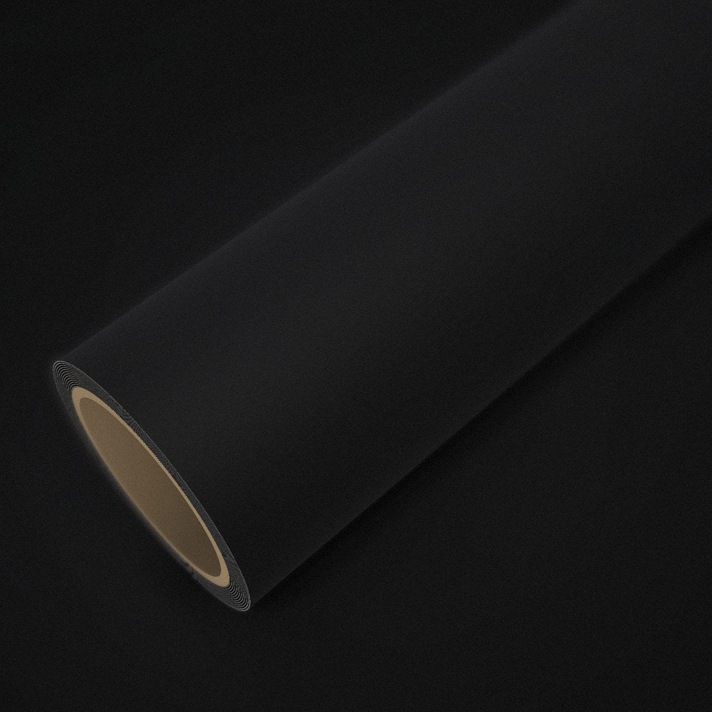 Rotolo di pellicola nero opaco su un foglio della stessa pellicola