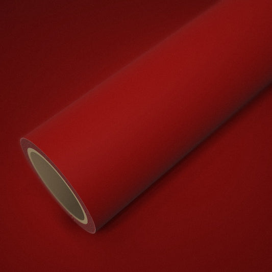 Rotolo di pellicola rosso opaco su un foglio della stessa pellicola