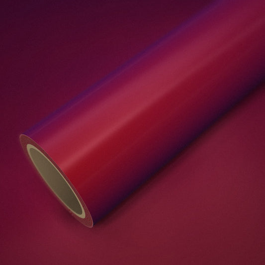 Rotolo di pellicola magic rosso (color flip) su un foglio della stessa pellicola